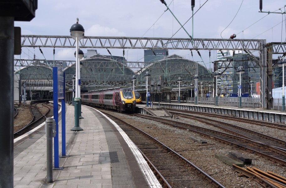 Manchester Piccadilly station MMB 31 220001