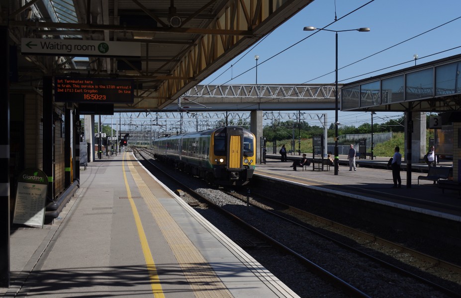 Milton Keynes Central railway station MMB 05 350123