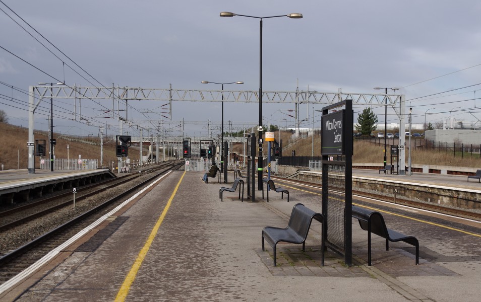 Milton Keynes Central railway station MMB 13