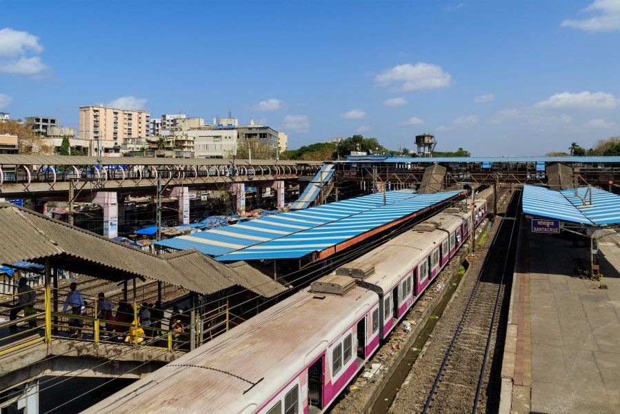 Mumbai 03-2016 03 Santacruz station