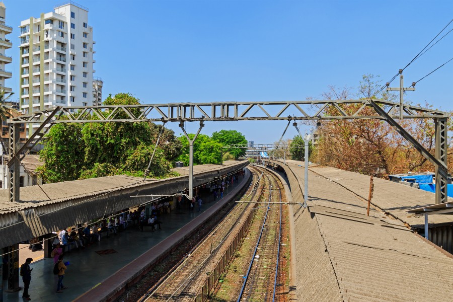 Mumbai 03-2016 54 Kings Circle station