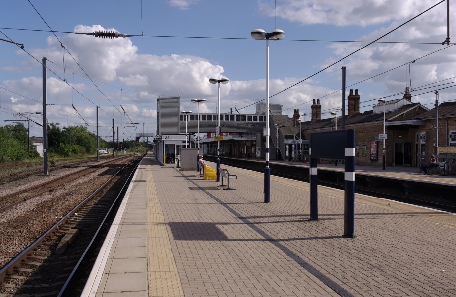 Newark North Gate railway station MMB 11