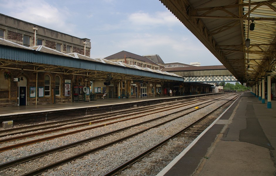 Newport railway station MMB 04