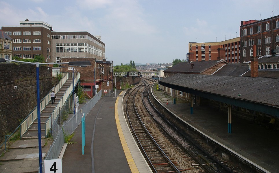 Newport railway station MMB 07
