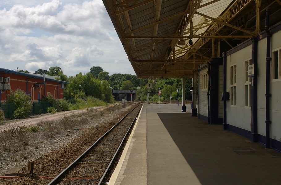 Newton Abbot railway station MMB 01
