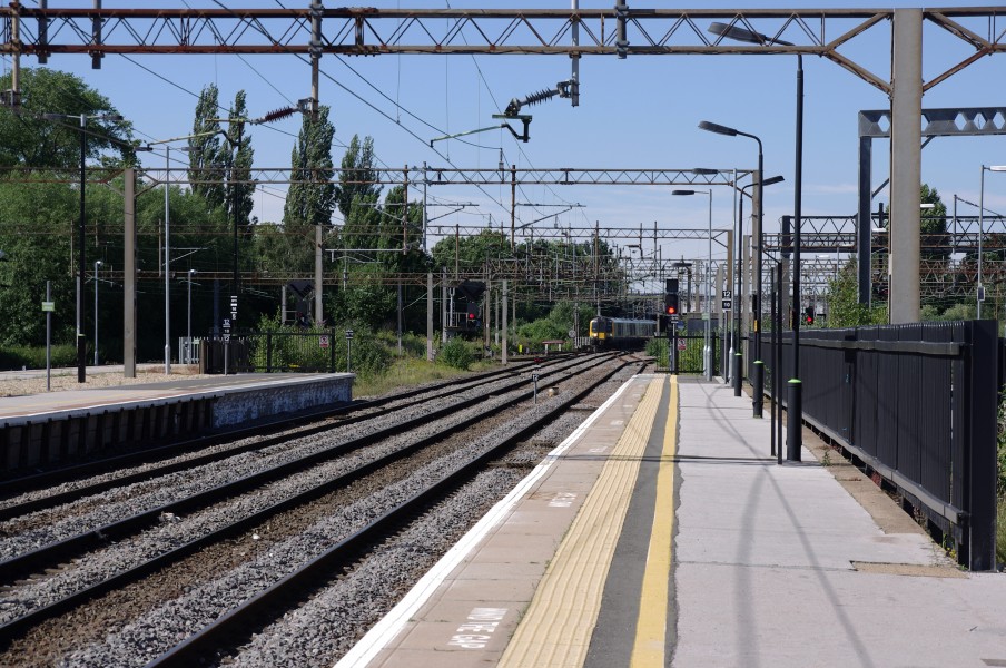 Northampton railway station MMB 09 350164