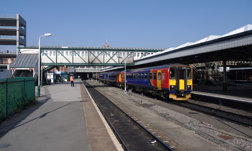 Nottingham railway station MMB 60 156411 153308