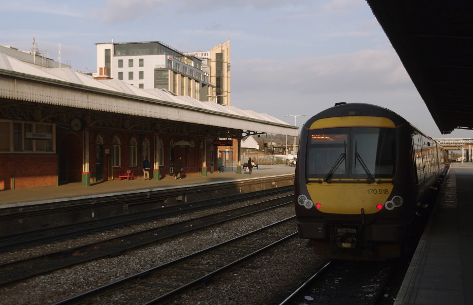 Nottingham railway station MMB 68 170518