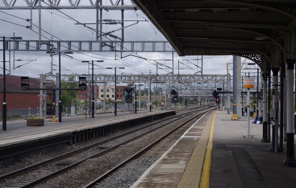Nuneaton railway station MMB 04