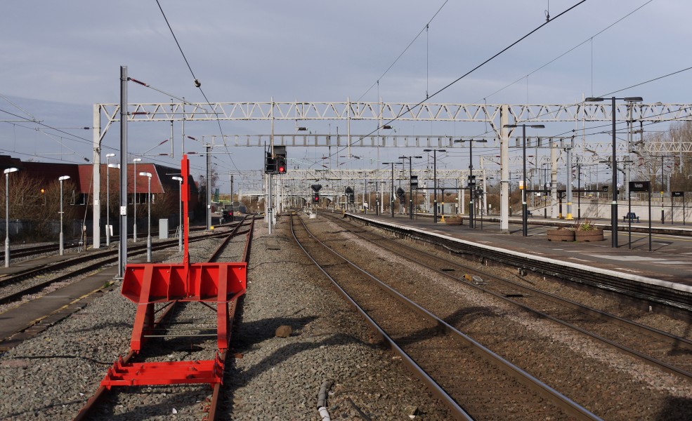 Nuneaton railway station MMB 18