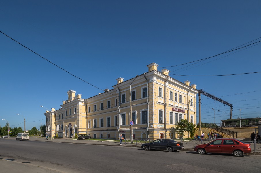 Oranienbaum Railway Station 02