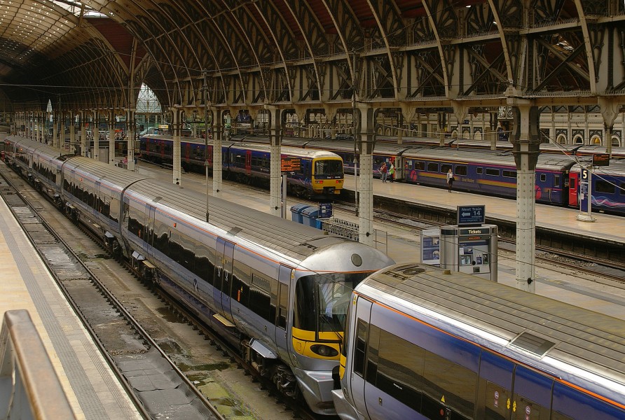 Paddington station MMB 29 332002 165108 332XXX