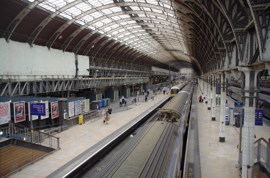 Paddington station MMB 48 166217 332010 332013