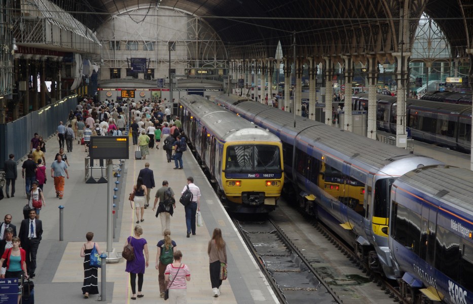 Paddington station MMB 49 166217 332010 332013
