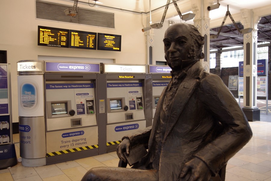 Paddington station MMB 58