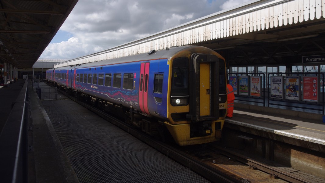 Portsmouth Harbour railway station MMB 09 158951