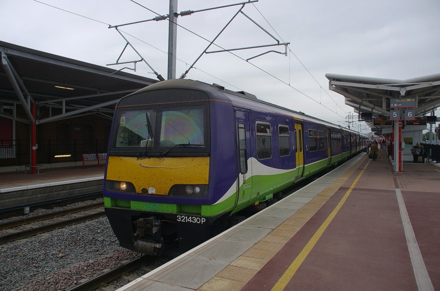 Rugby railway station MMB 01 321430