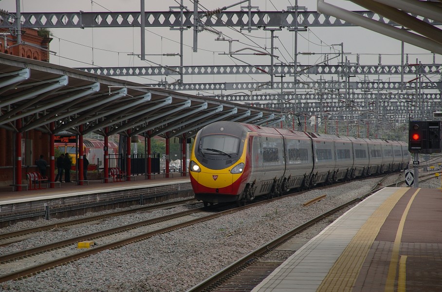 Rugby railway station MMB 14 390017