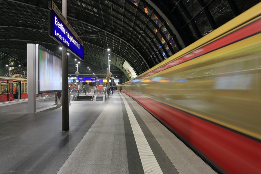 S-Bahn at Hauptbahnhof Berlin