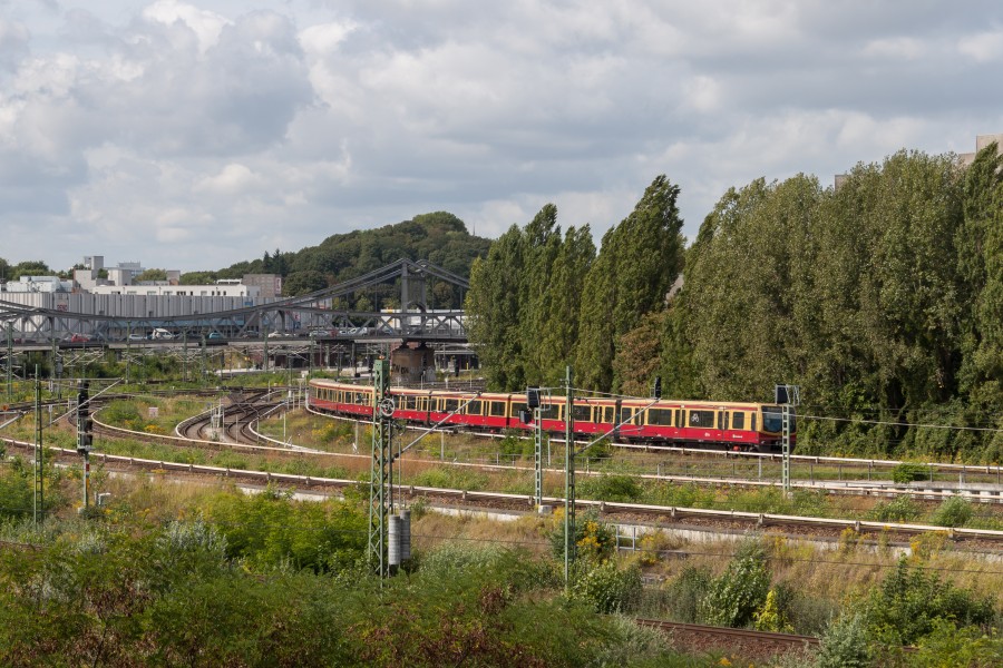 S-Bahn zwischen Gesundbrunnen und Bornholmer Straße Berlin