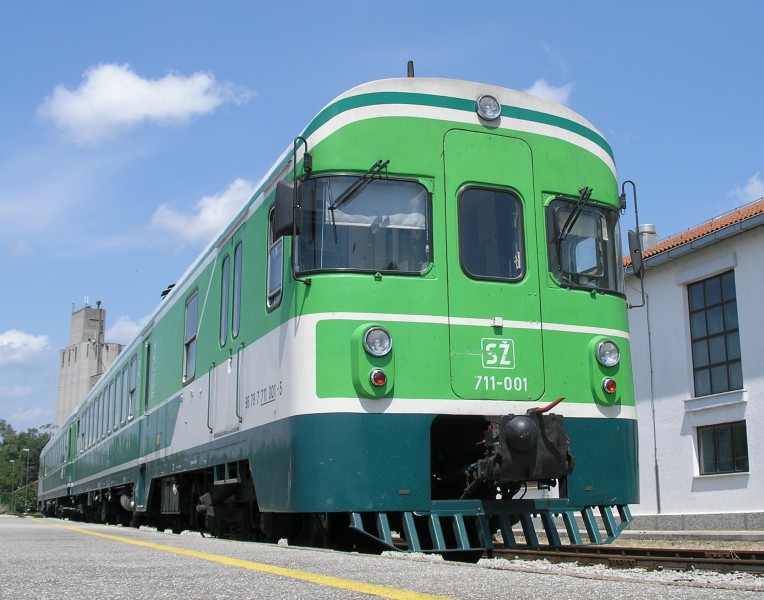 Sž series 711 train (green 08)