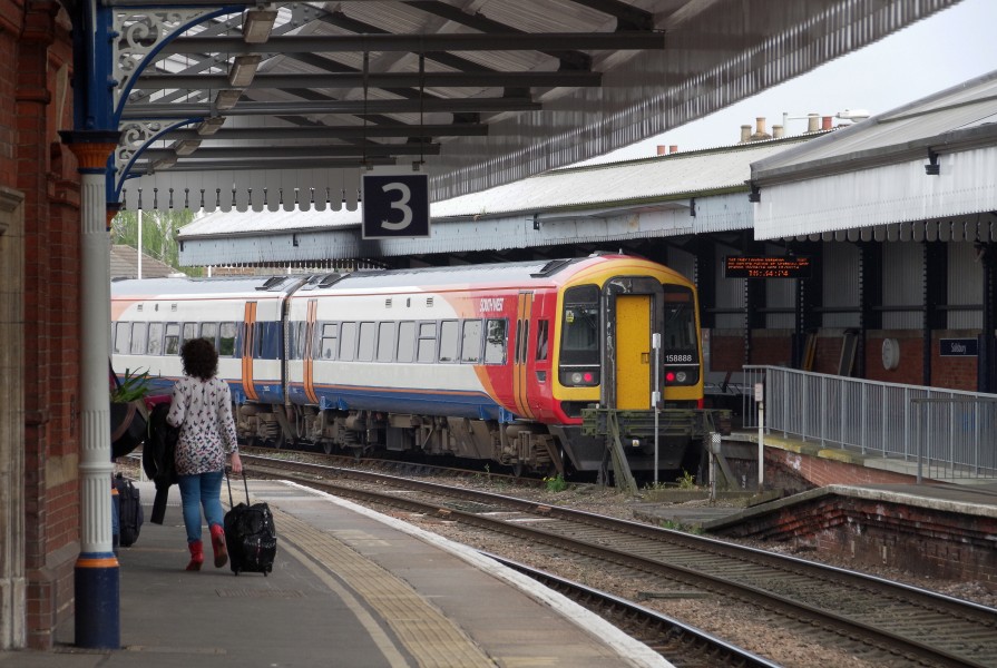 Salisbury railway station MMB 33 158888