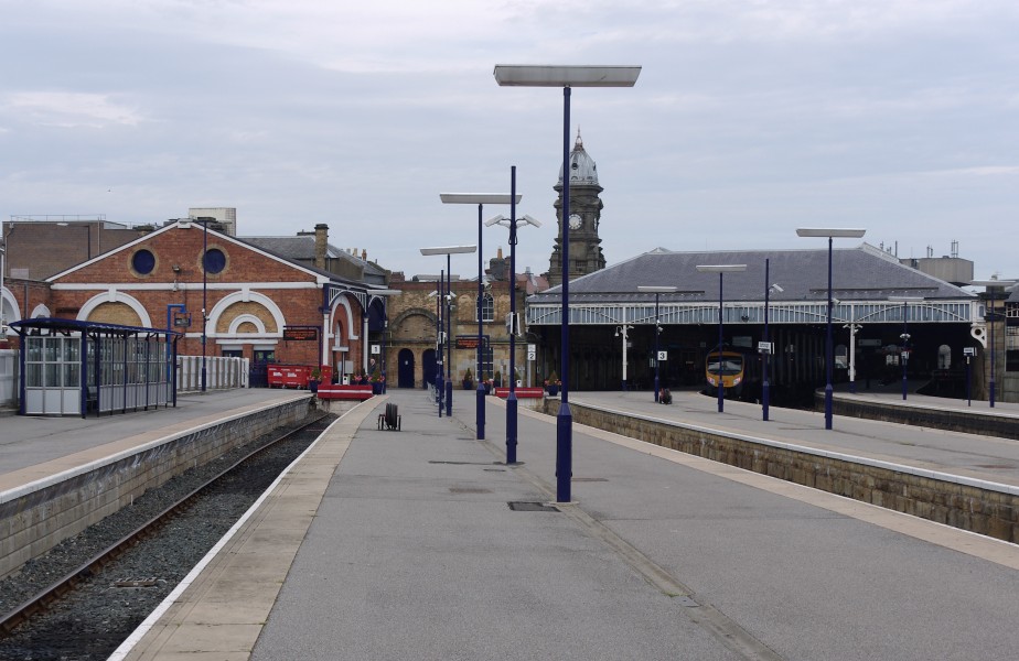 Scarborough railway station MMB 04