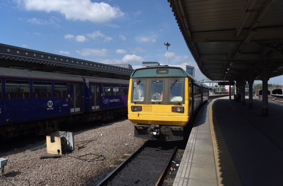 Sheffield station MMB 32 144018 142089