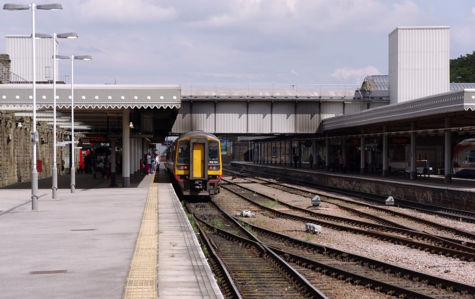 Sheffield station MMB 51 158780