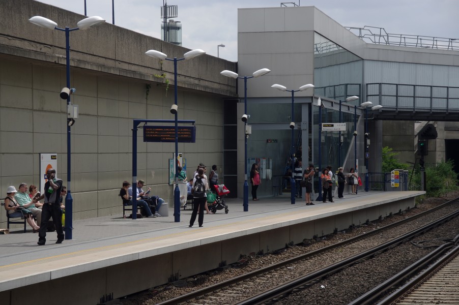 Shepherd's Bush railway station MMB 04