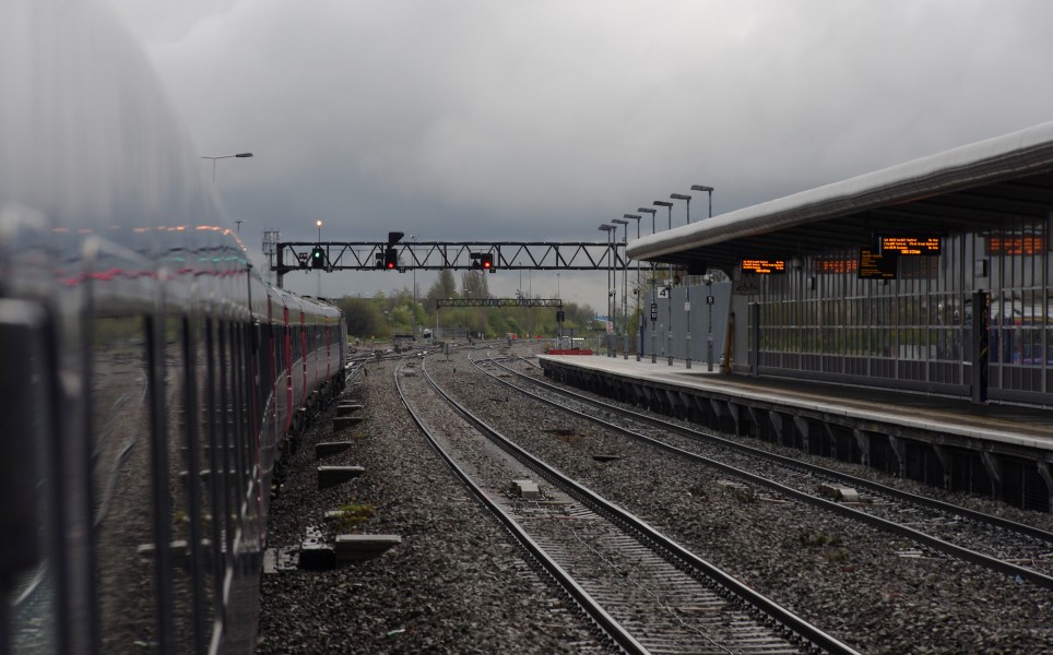 Swindon railway station MMB 08 43136
