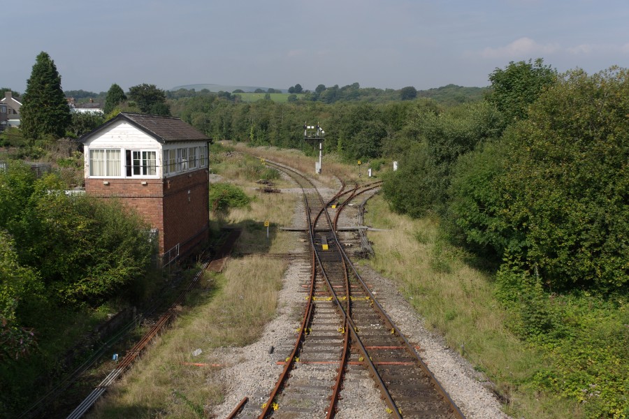 Tondu railway station MMB 04