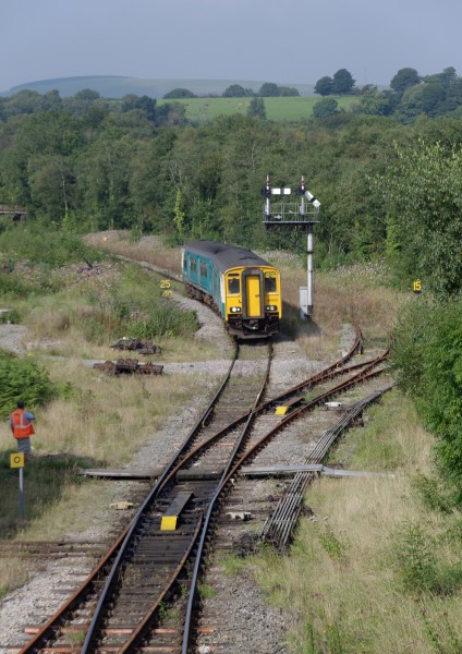 Tondu railway station MMB 08 150252