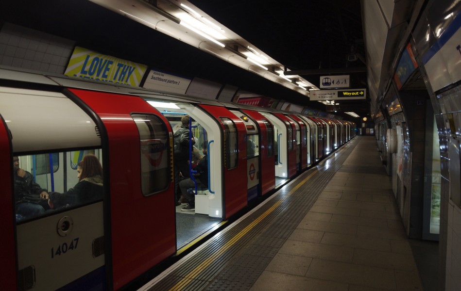 Tottenham Hale station MMB 00 2009 stock