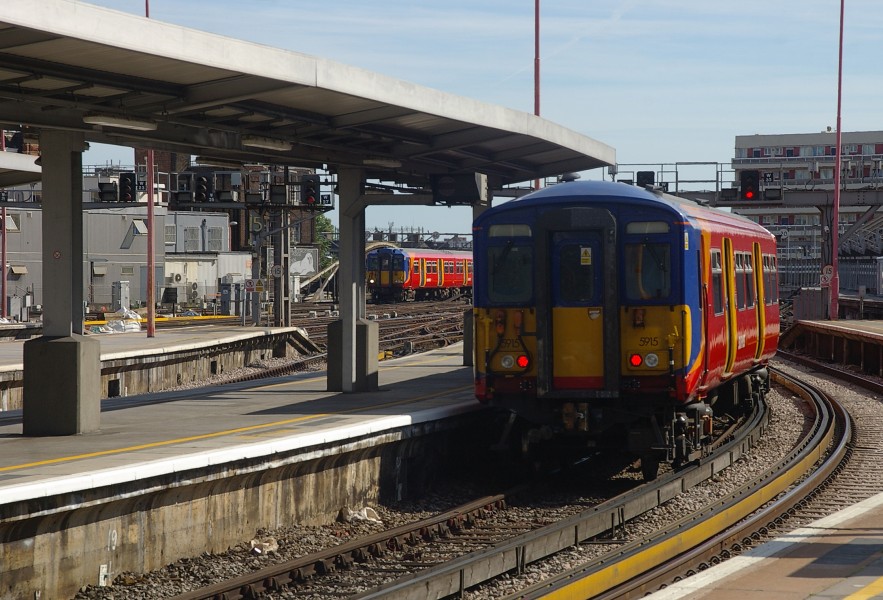 Waterloo station MMB 06 455XXX 455915