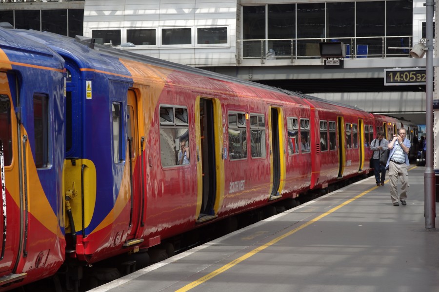 Waterloo station MMB 12 455903 455722