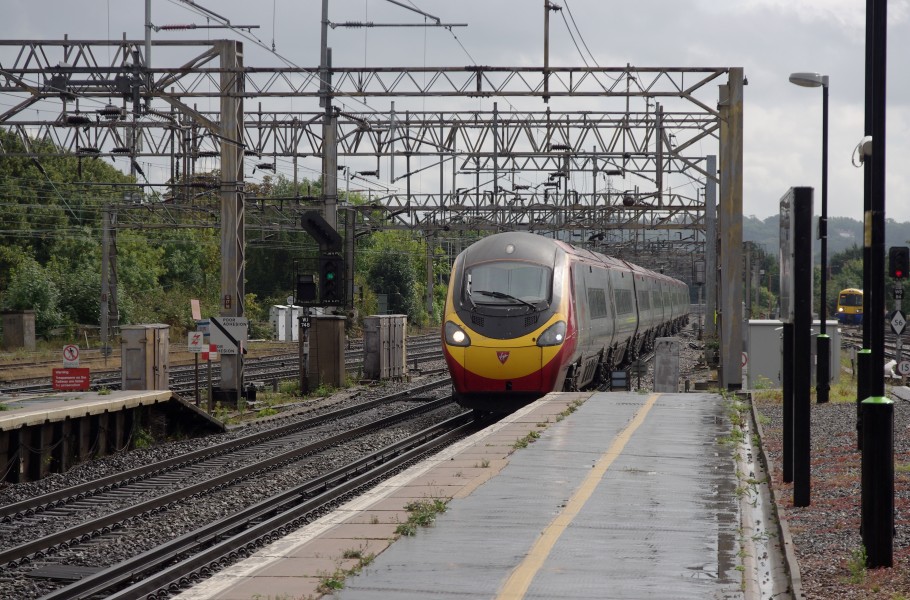 Watford Junction railway station MMB 23 390025