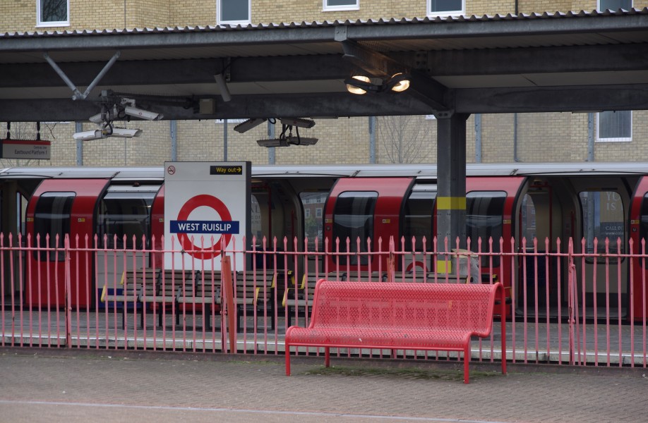West Ruislip station MMB 28 1992-Stock