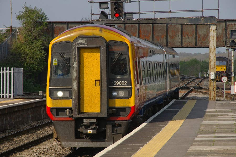 Westbury railway station MMB 02 159002