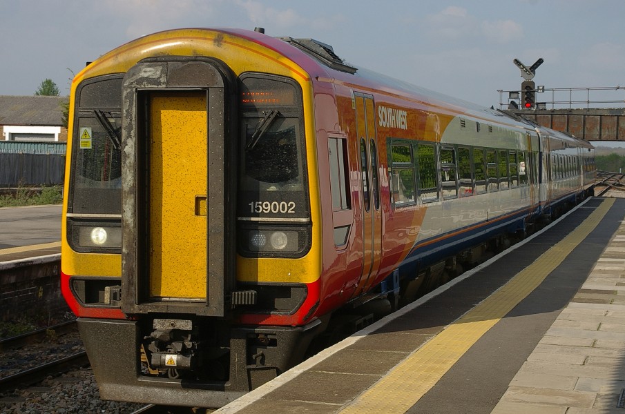 Westbury railway station MMB 03 159002