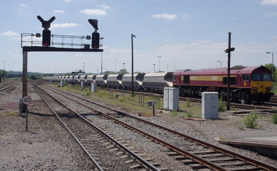 Westbury railway station MMB 30 59203