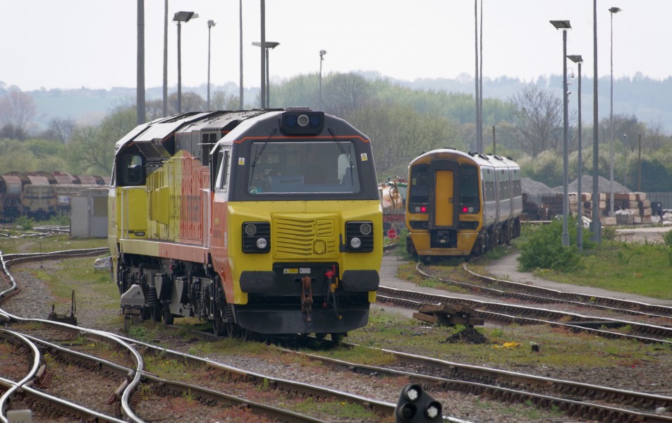 Westbury railway station MMB 47 70802 158952