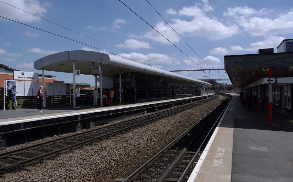 Wolverhampton railway station MMB 09