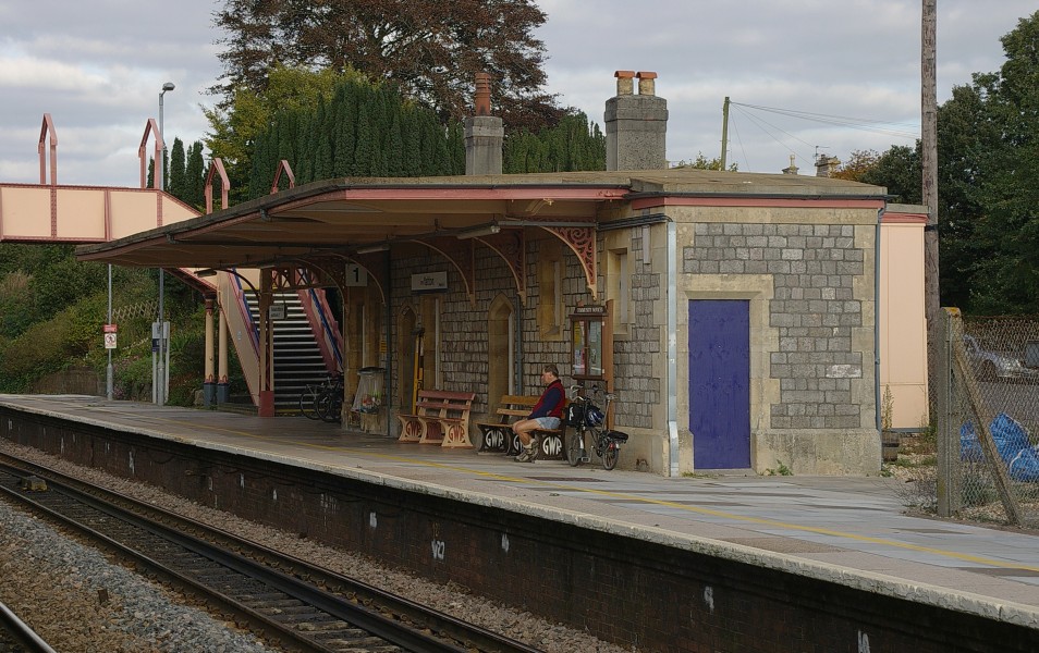 Yatton railway station MMB 16