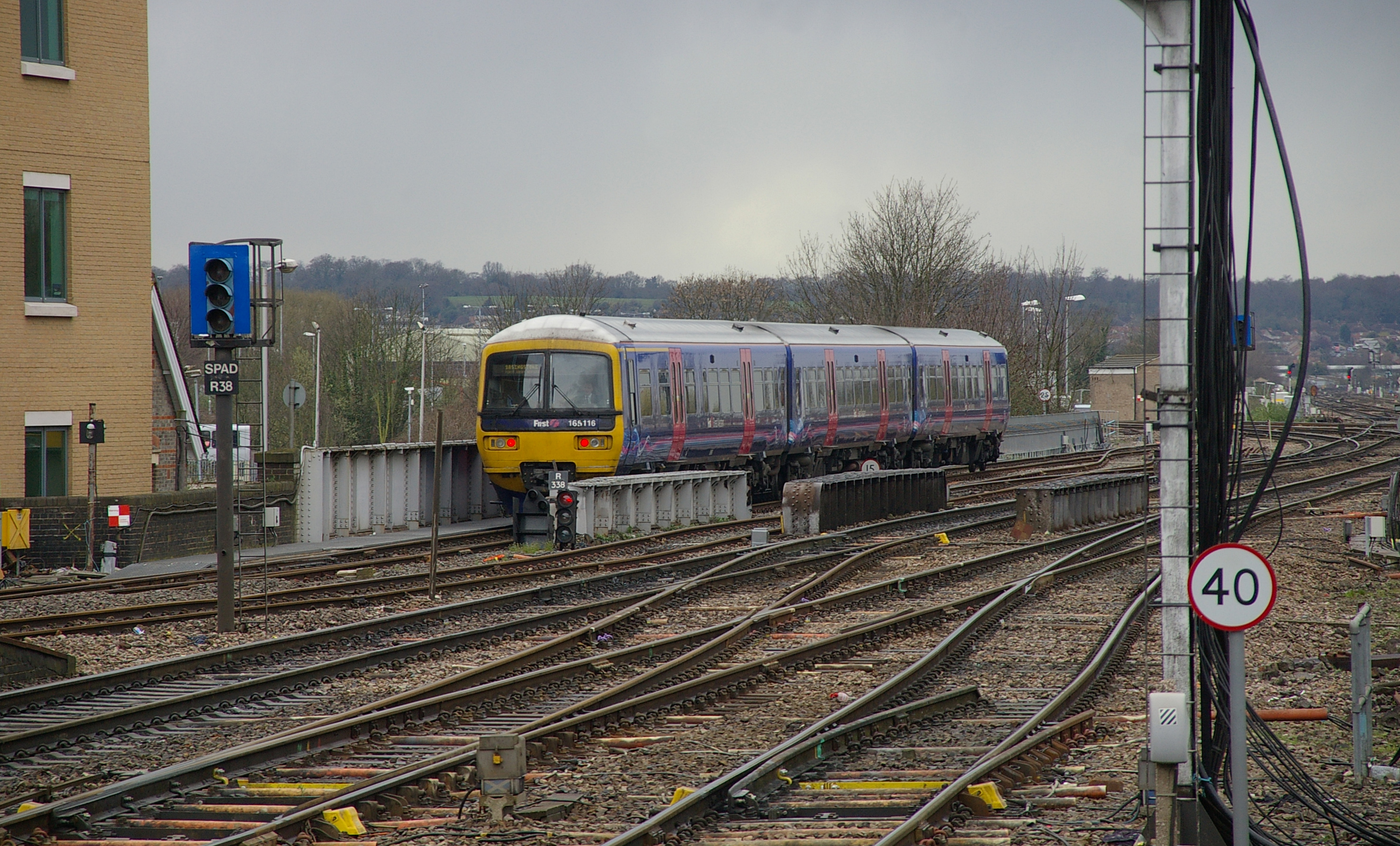 Reading railway station MMB 54 165116