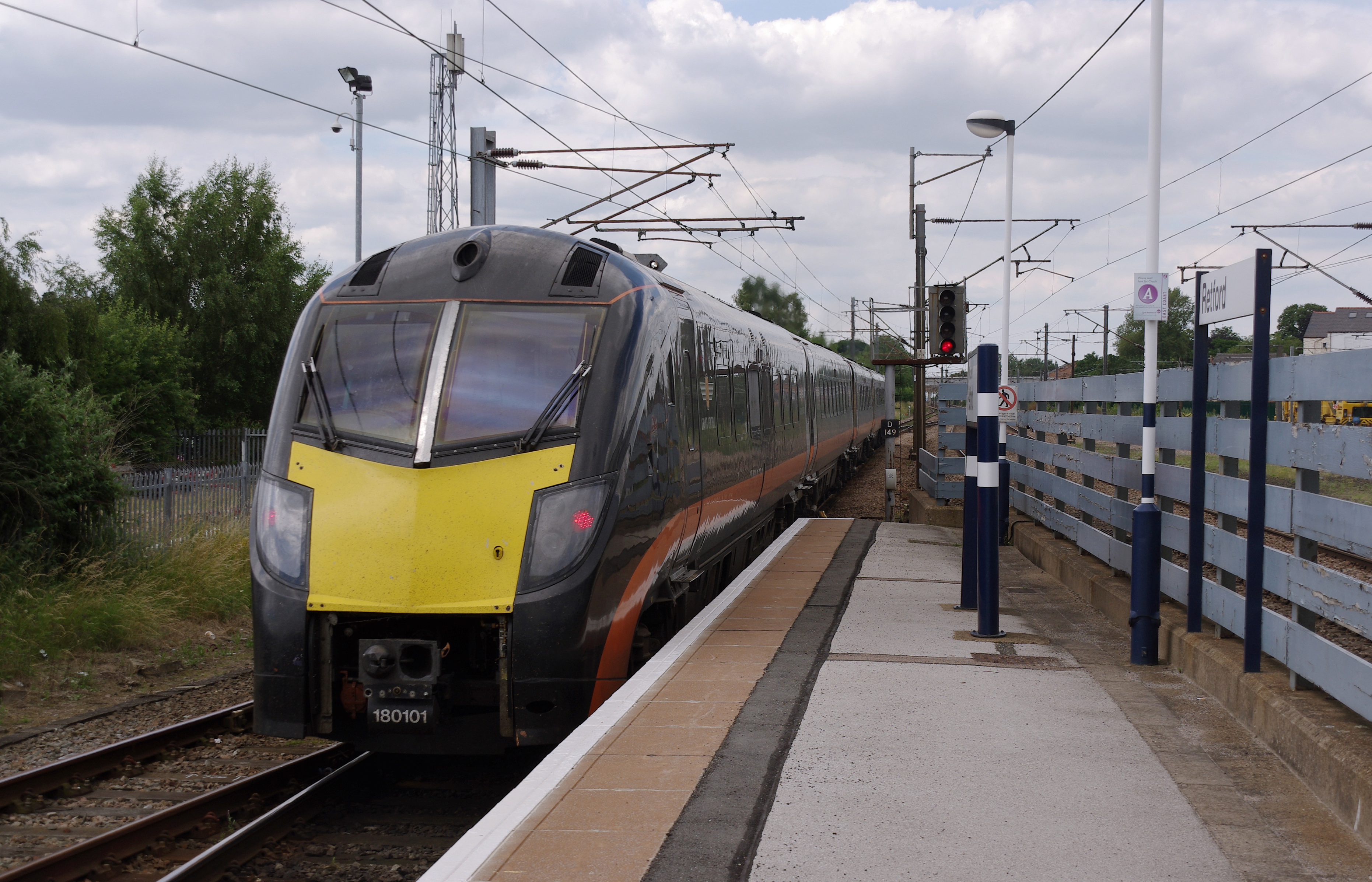 Retford railway station MMB 03 180101
