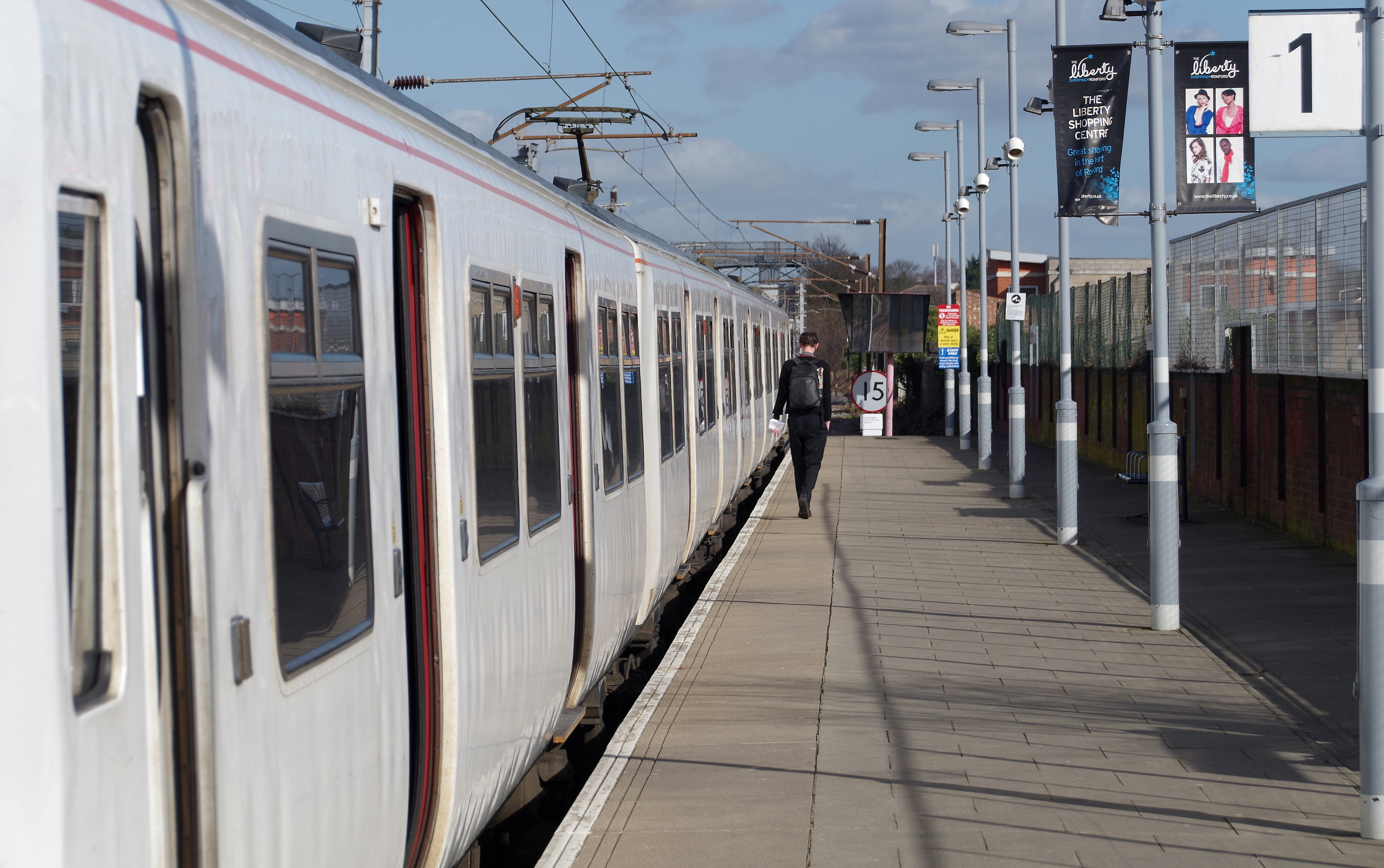 Romford railway station MMB 14 317667