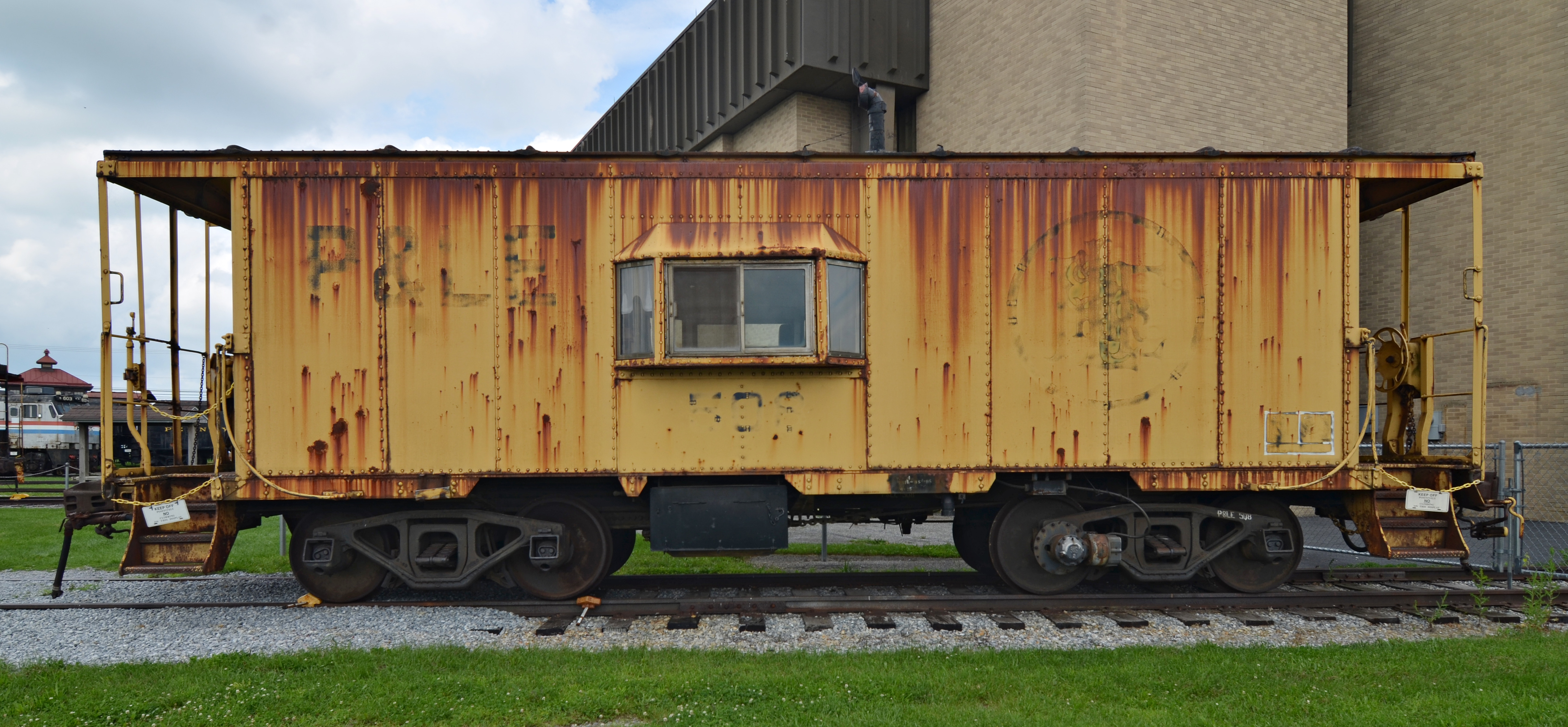 RR92.11 Caboose No. 508 Side