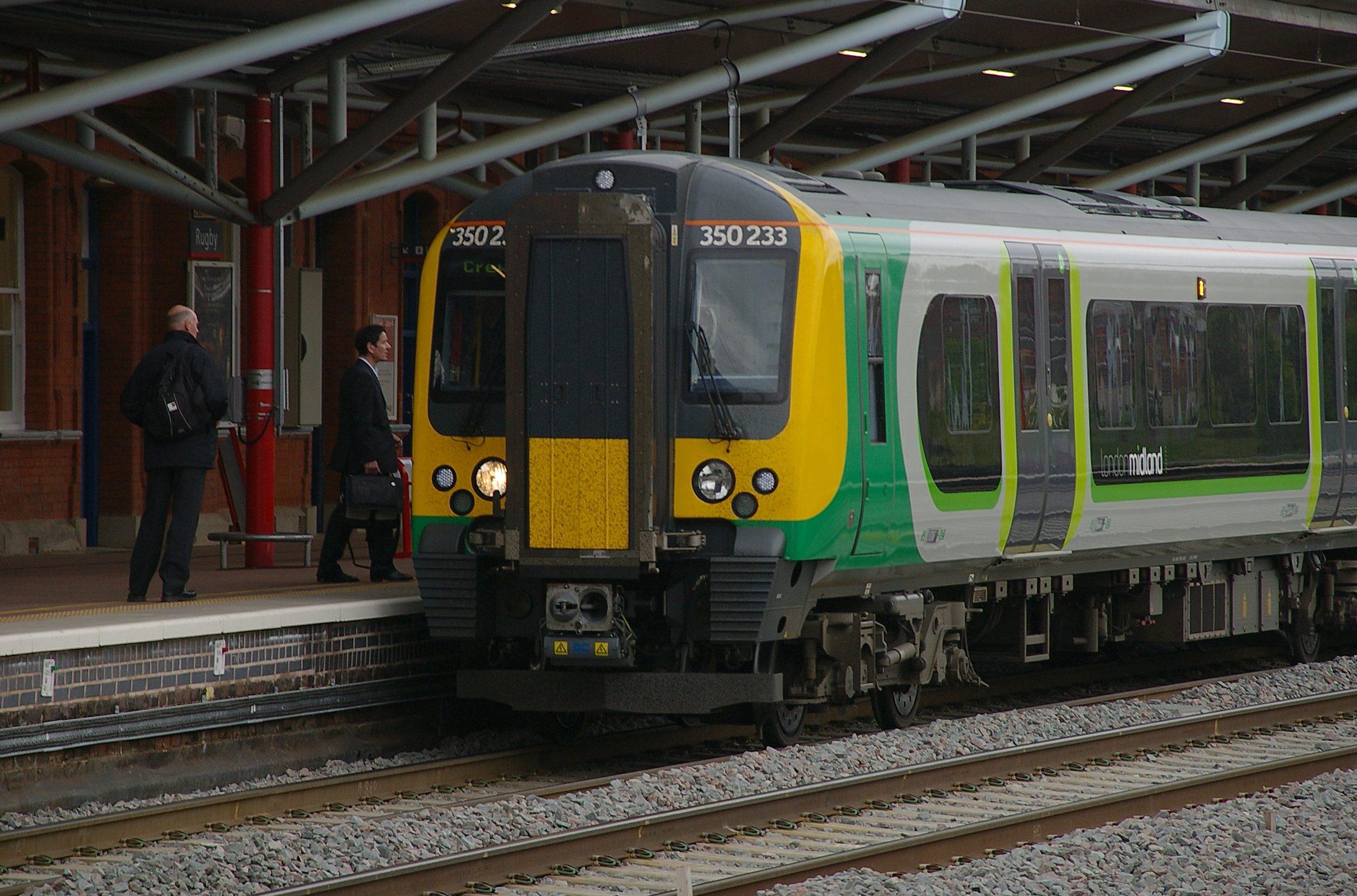 Rugby railway station MMB 12 350233