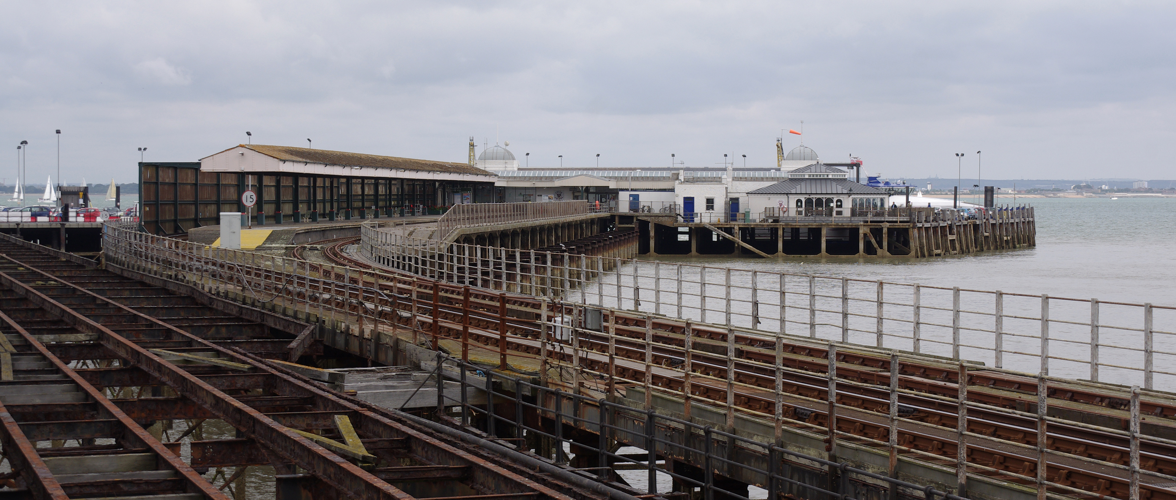 Ryde Pier Head railway station MMB 01